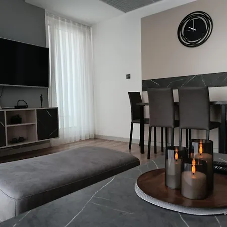 Daire 19th Floor Cozy With Pool, Fitness, Parking Included In Price & Self Check In Available *