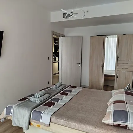 19th Floor Cozy With Pool, Fitness, Parking Included In Price & Self Check In Available *