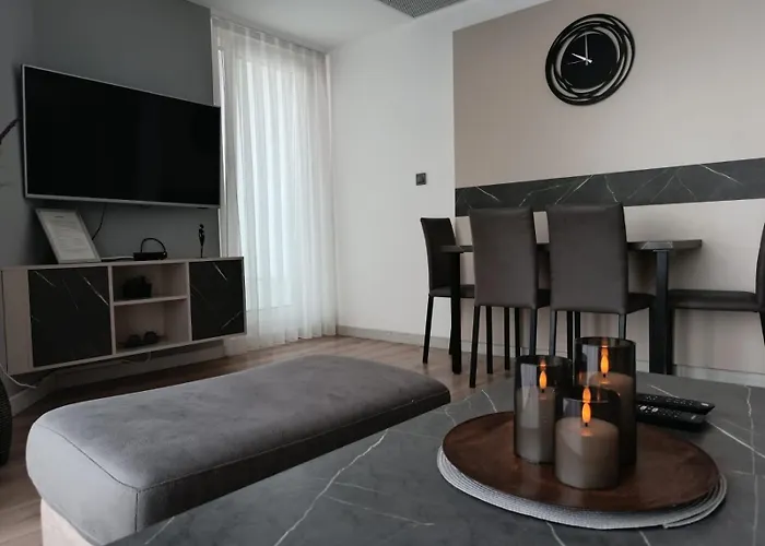 Apartment 19th Floor Cozy With Pool, Fitness, Parking Included In Price & Self Check In Available *